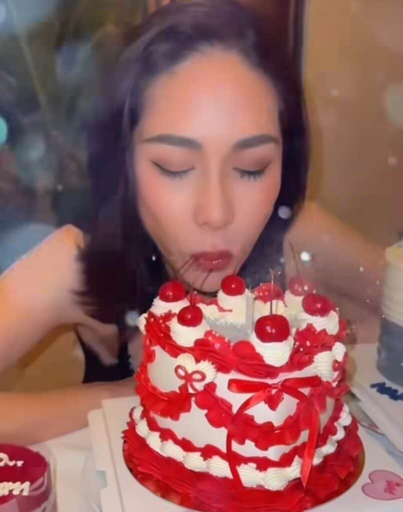 พลอย เฌอมาลย์