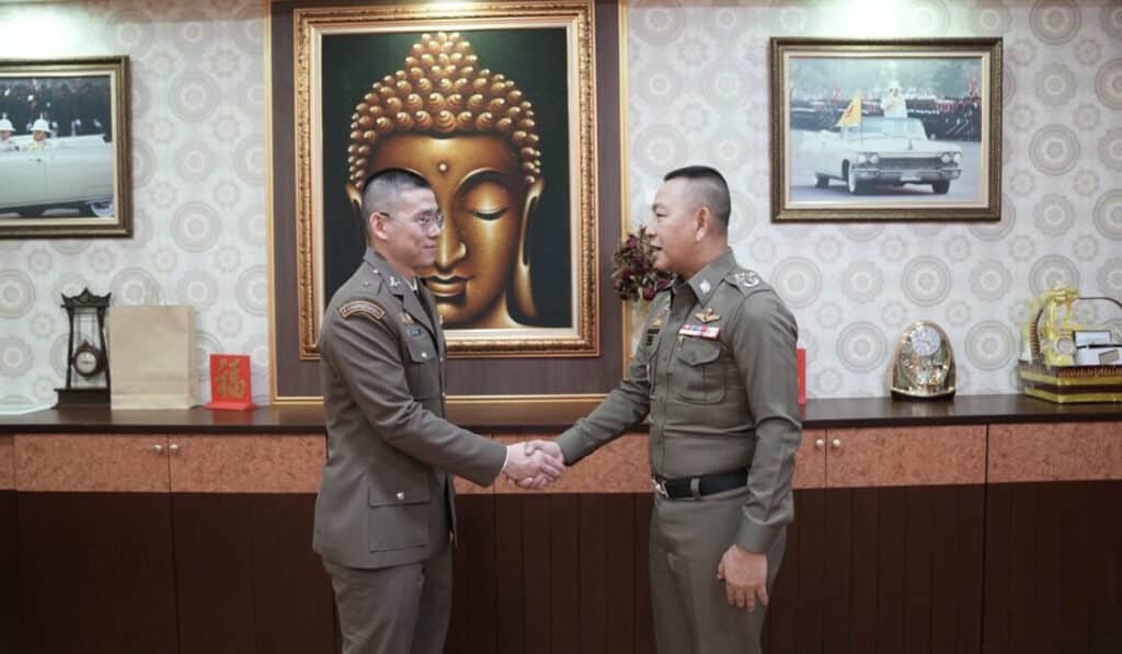 วิว กุลวุฒิ