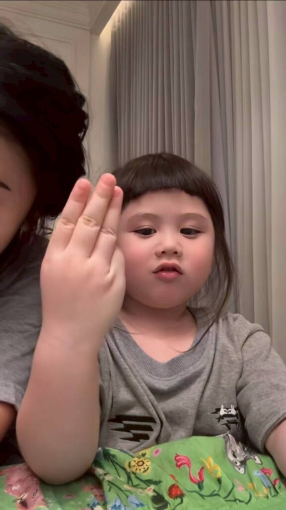 น้องเกล ร้องเพลง