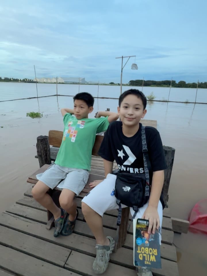 พลอย พชรา โลกเป็นสีชมพู
