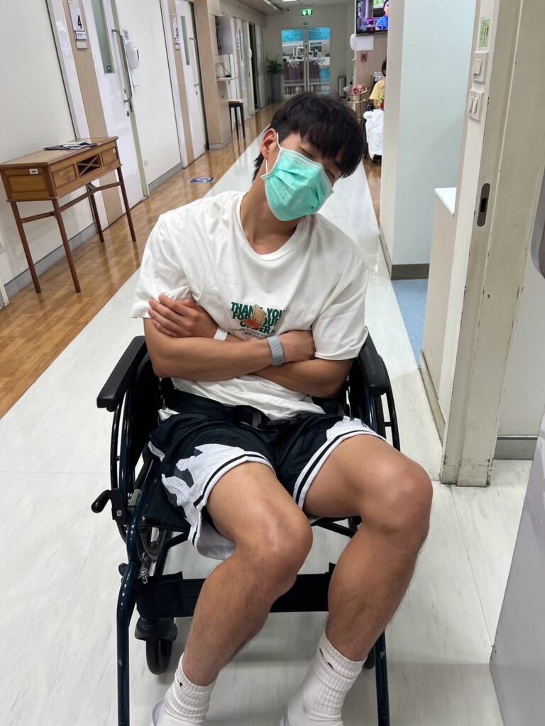 อาเล็ก ธีรเดชแอดมิทด่วน