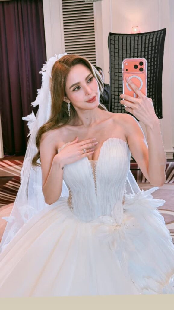 อุ้ม ลักขณา