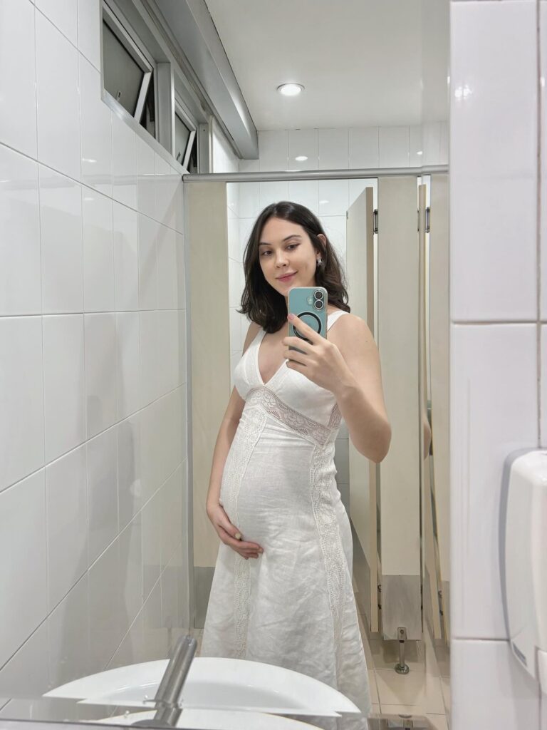 แมท ภีรนีย์ อวดท้อง