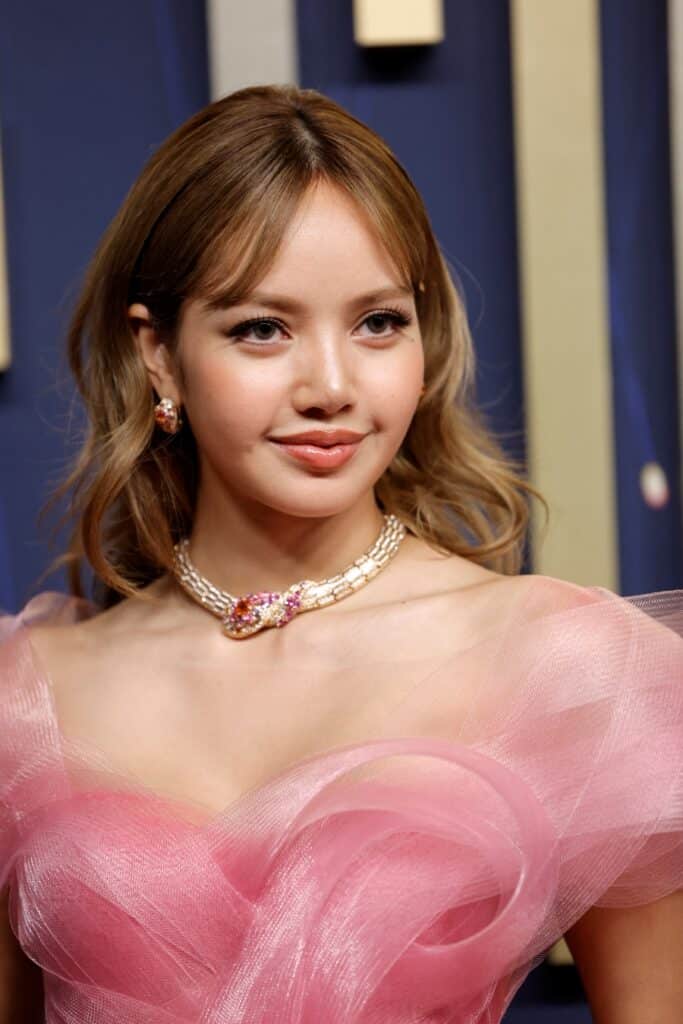 ลิซ่า เจิดจรัสบนพรมแดง