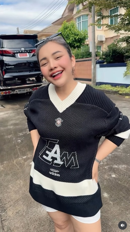 ตั๊กแตน ชลดา