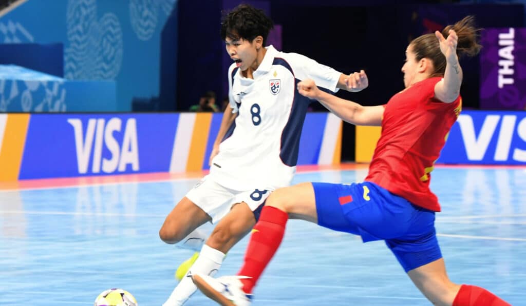 โต๊ะเล็กสาวไทย