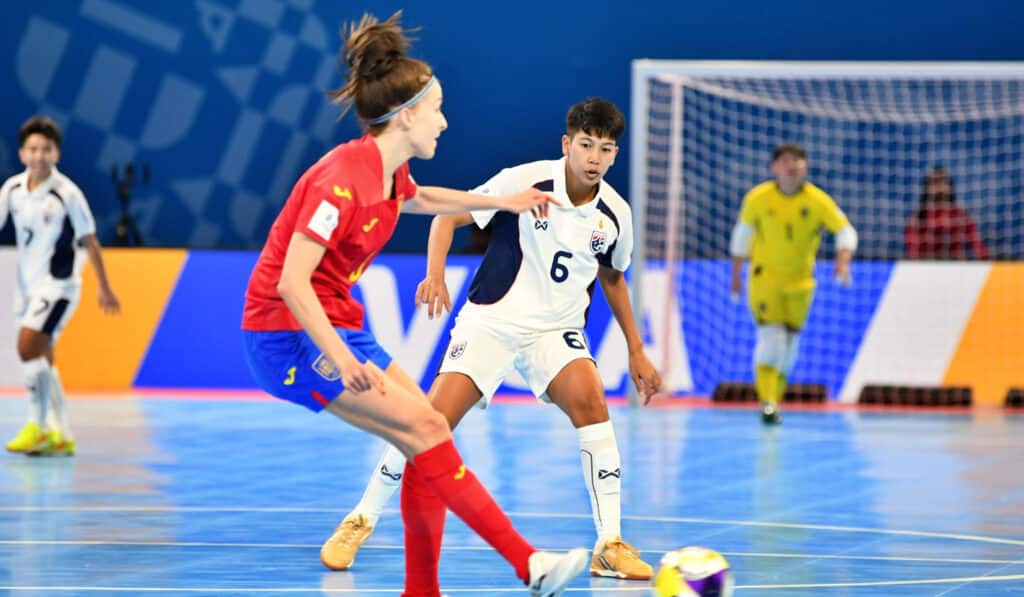 โต๊ะเล็กสาวไทย