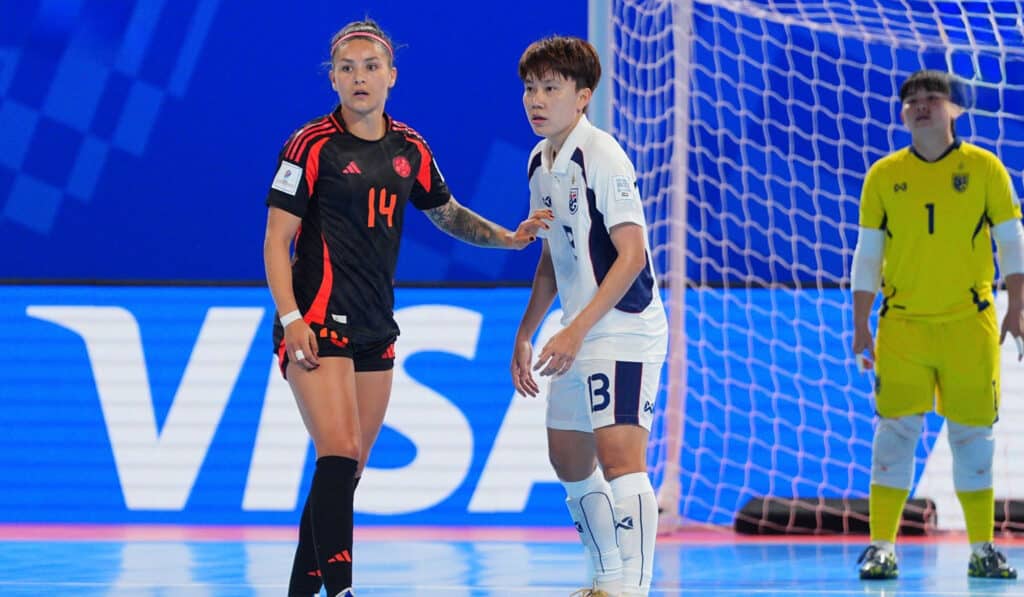 โต๊ะเล็กสาวไทย