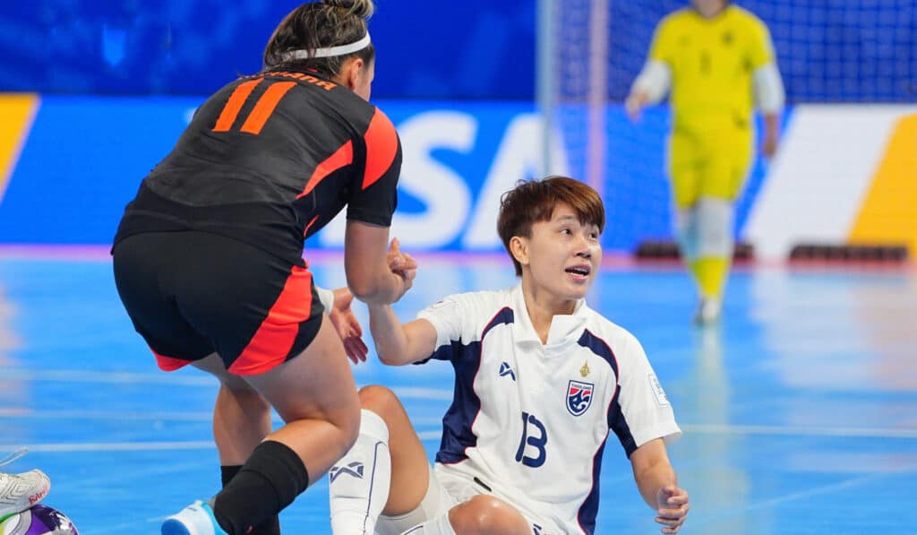 โต๊ะเล็กสาวไทย