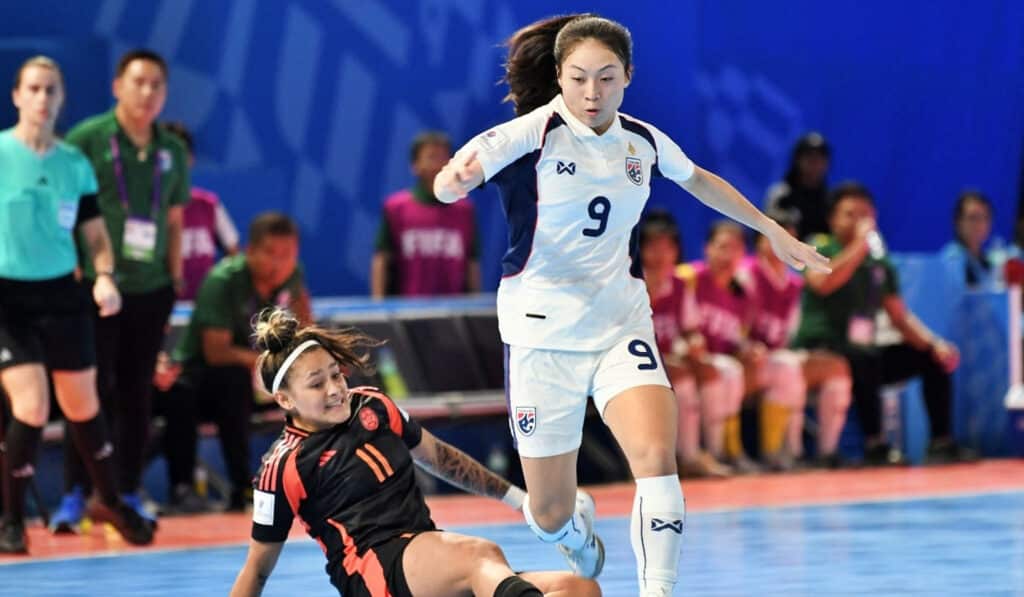 โต๊ะเล็กสาวไทย