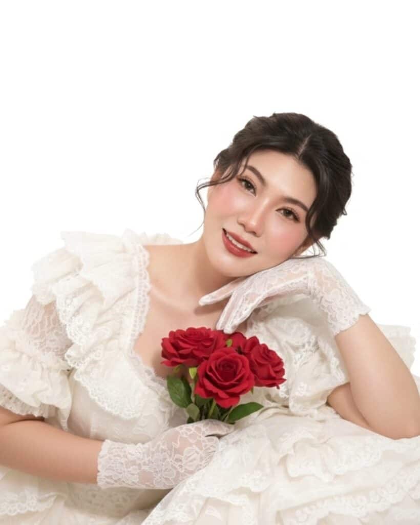 แก้ว อภิรดี