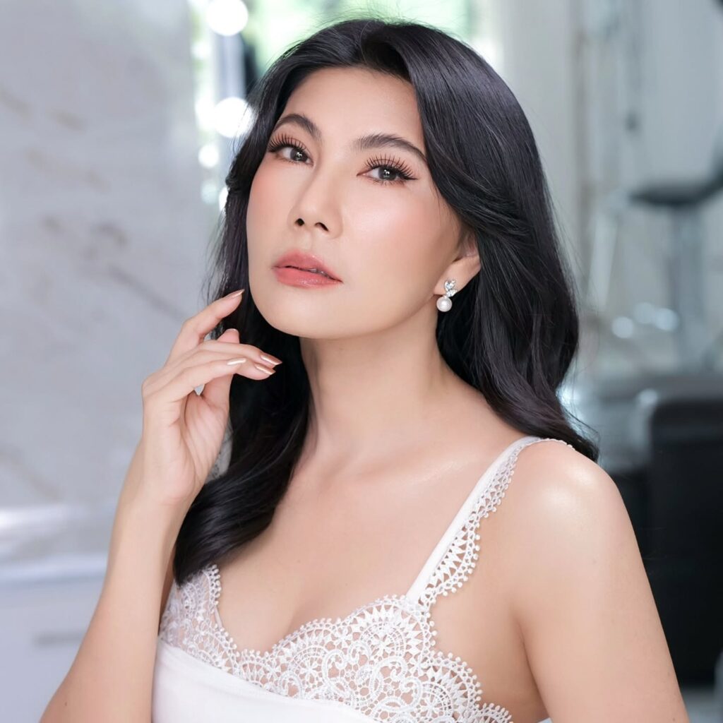 แก้ว อภิรดี