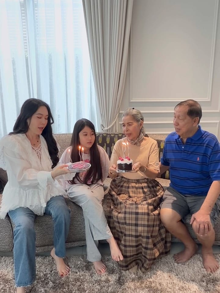 เมย์ เฟื่องอารมย์