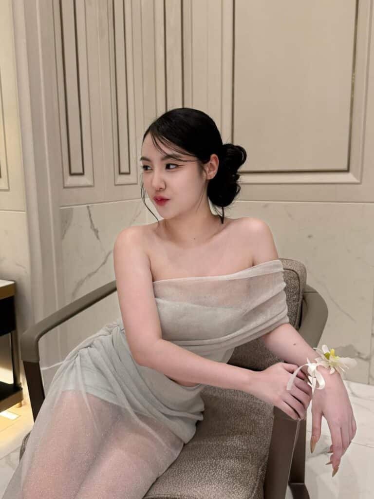 พลอย มงกุฎเพชร