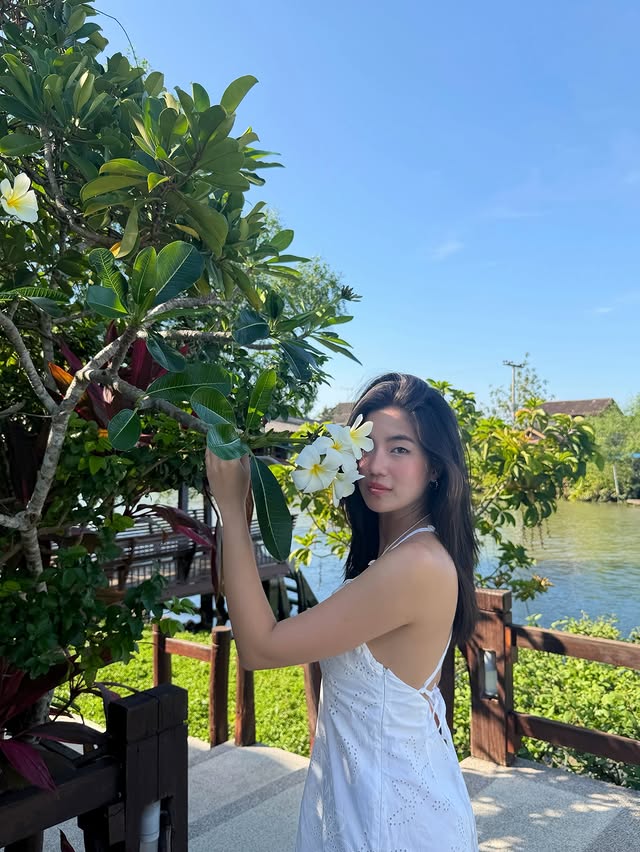 ก้อย อรัชพร