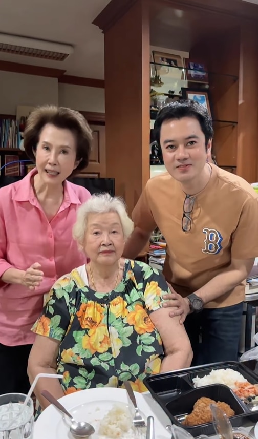 ดวงดาว จารุจินดา