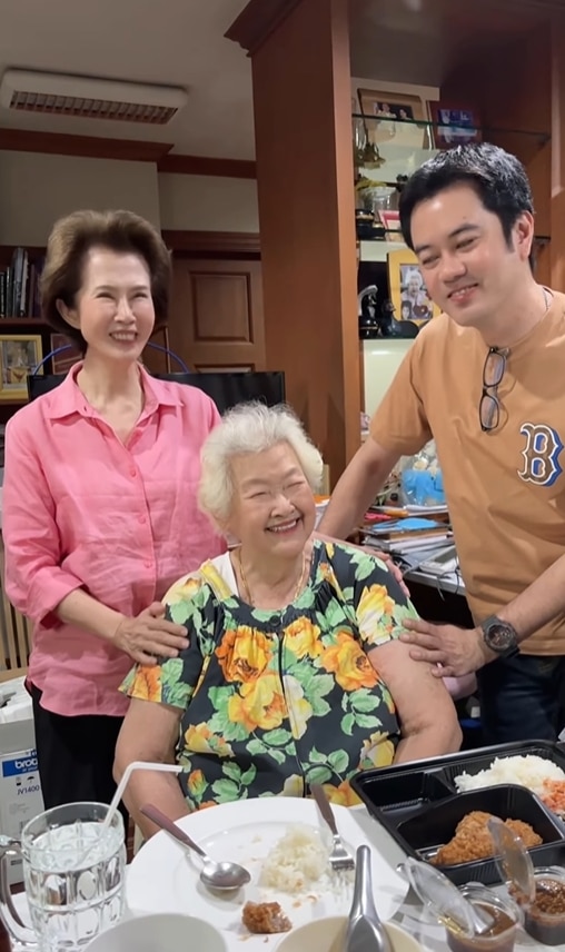 ดวงดาว จารุจินดา