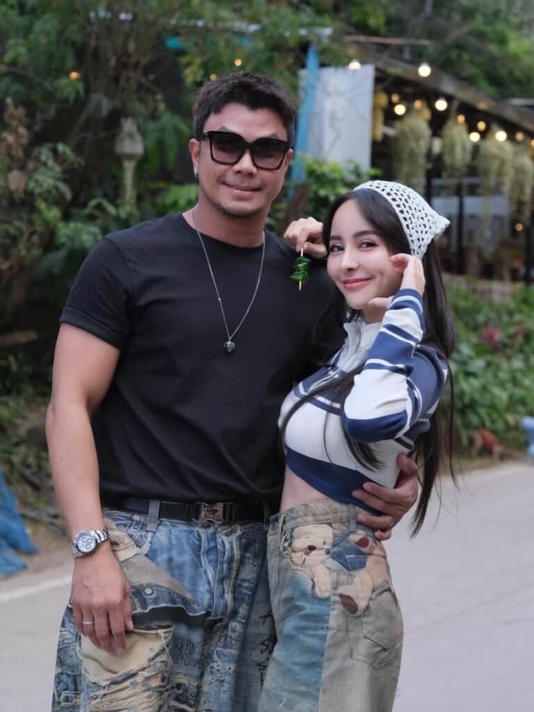 หนุ่ม กะลา