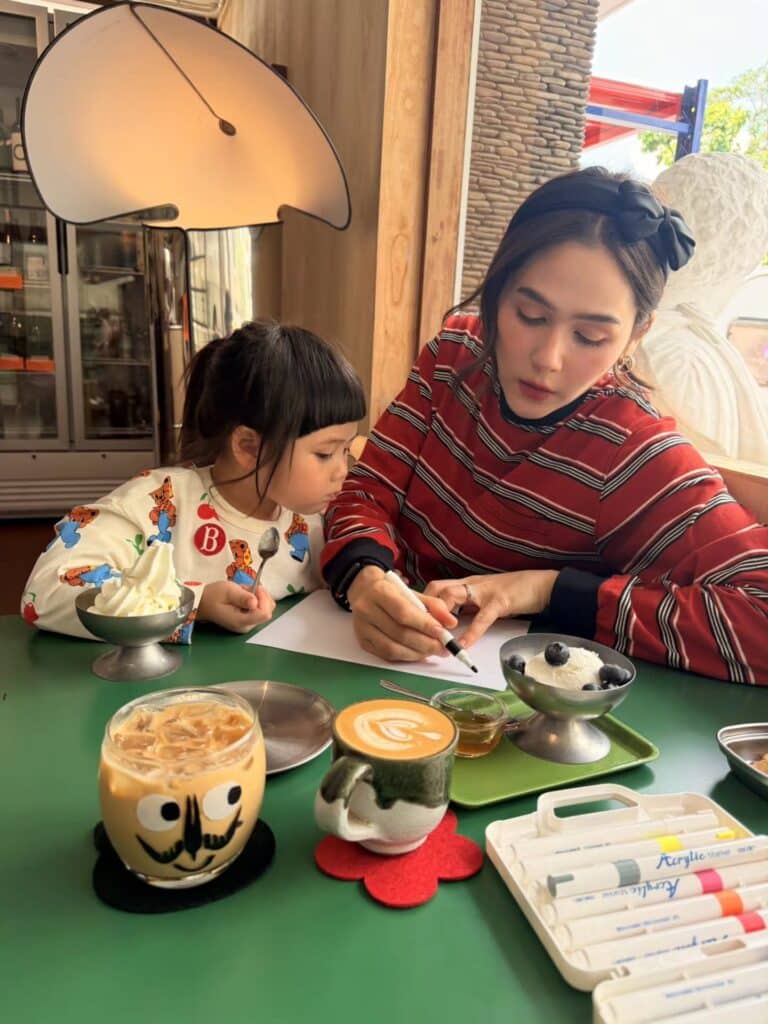ชมพู่ อารยา