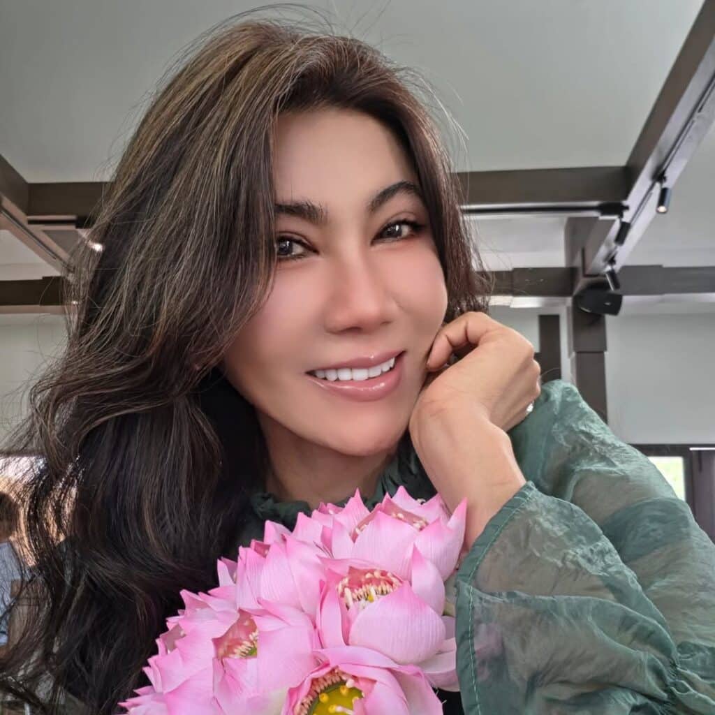 แก้ว อภิรดี