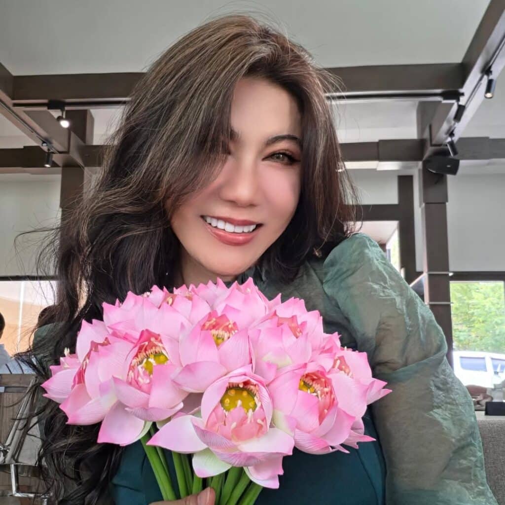 แก้ว อภิรดี