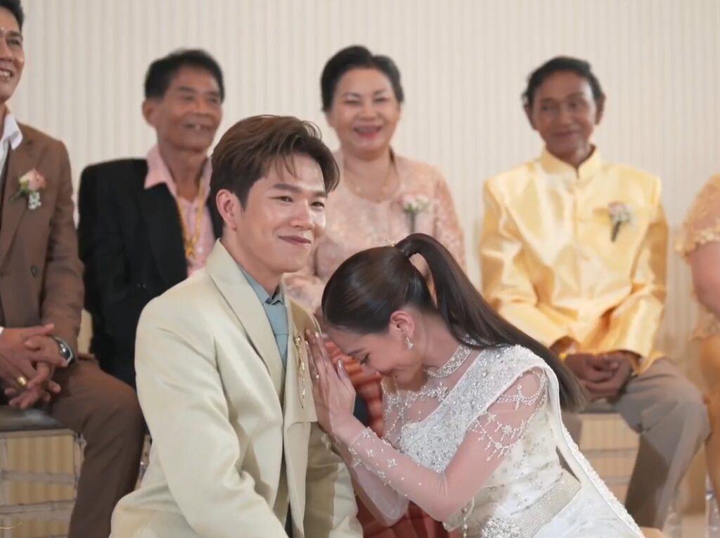 นุ่น ดำดง