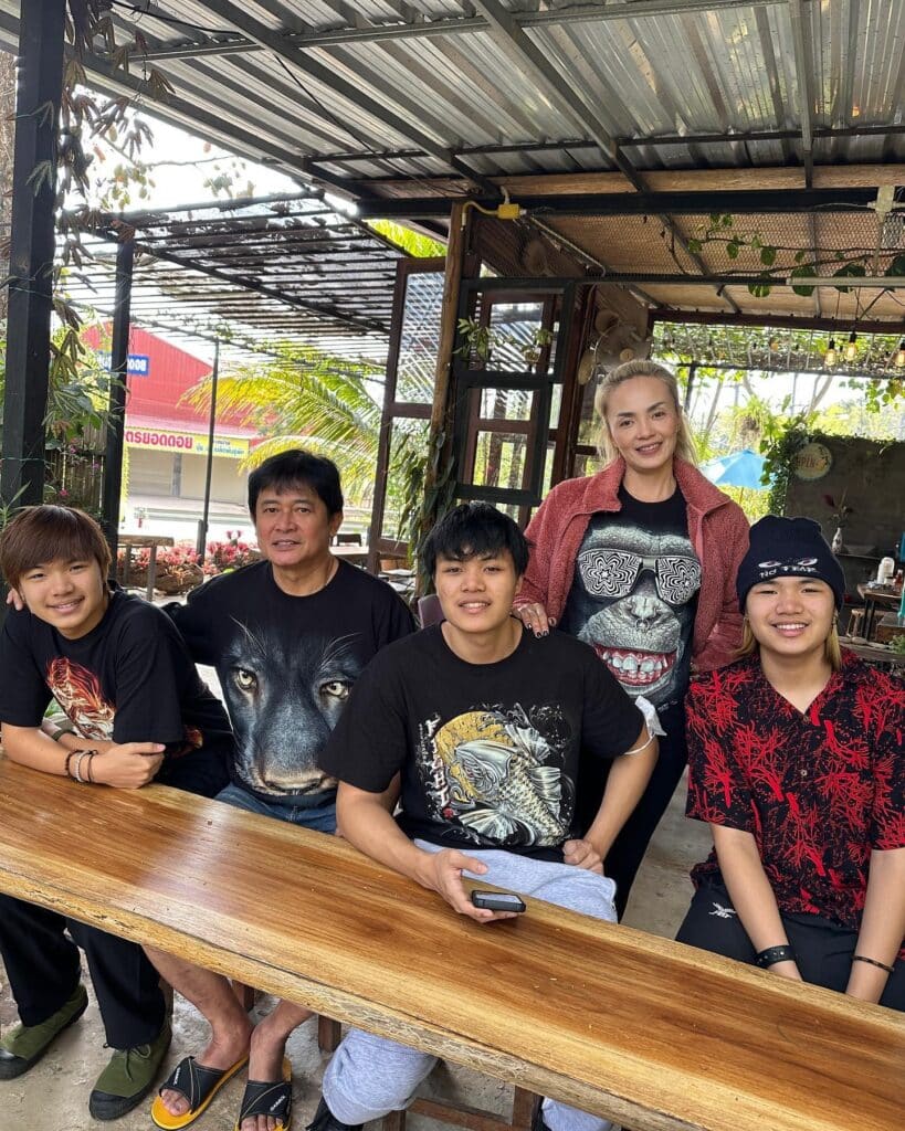 หนุ่ม สันติสุข