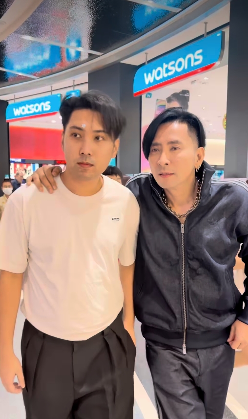 บอล เชิญยิ้ม