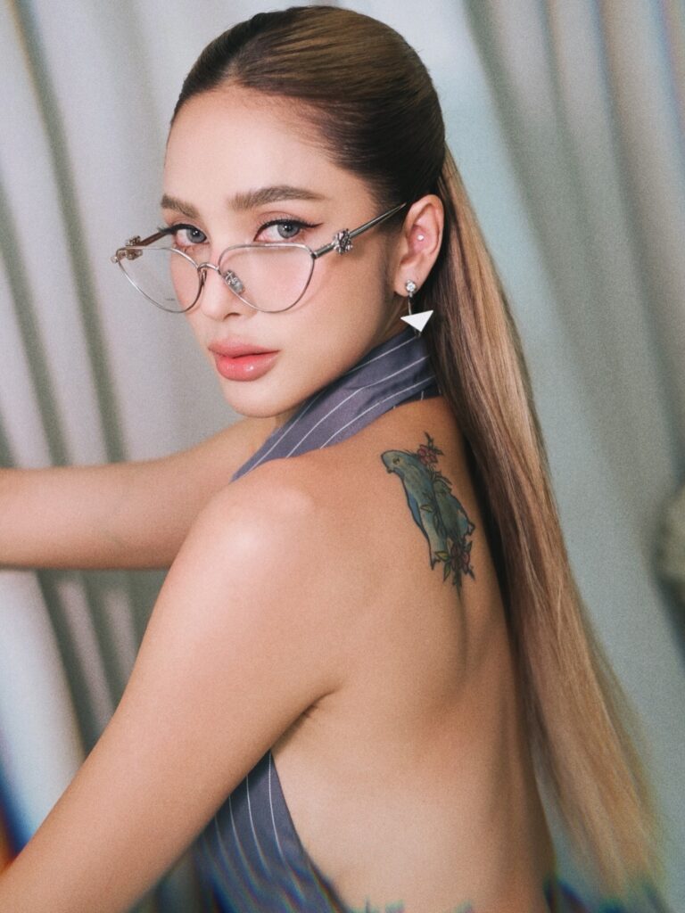 อุ้ม ลักขณา