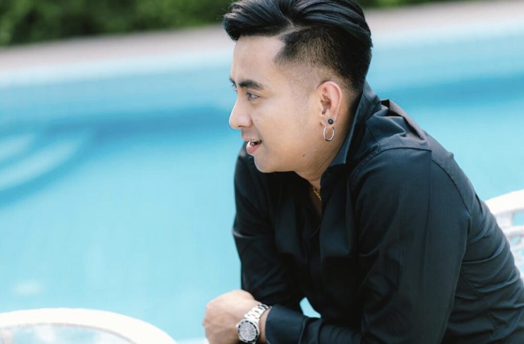 บอล เชิญยิ้ม