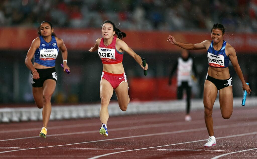 ผลัดผสม 4x100 เมตร