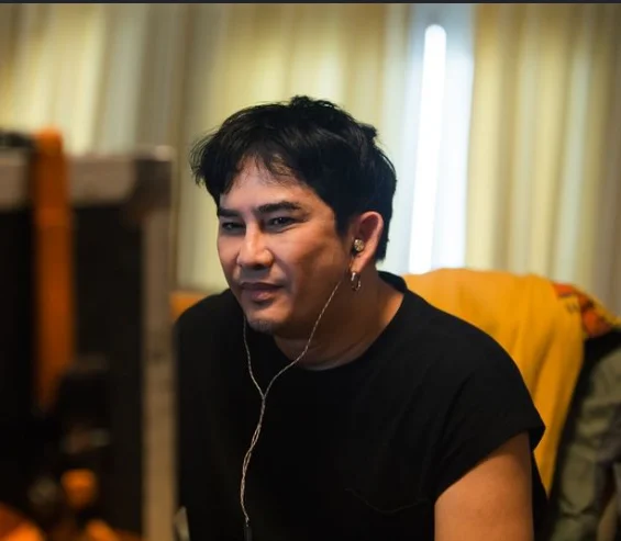 พชร์ อานนท์