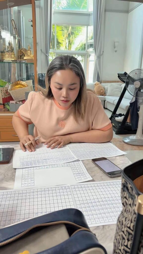 ตั๊กแตน ชลดา