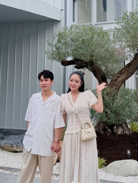 แก้มบุ๋ม พีท